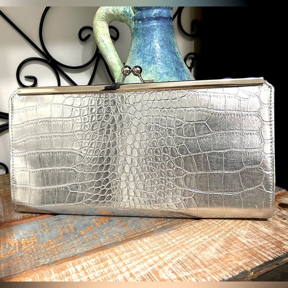 Jessica McClintock Silver Embossed Clutch - Picture 1 of 15
